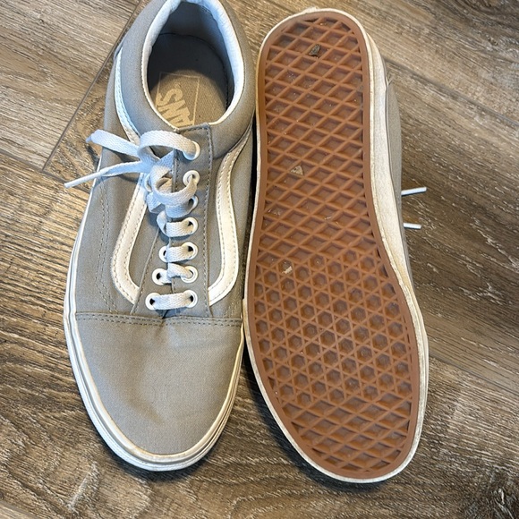 Vans - Picture 2 of 3